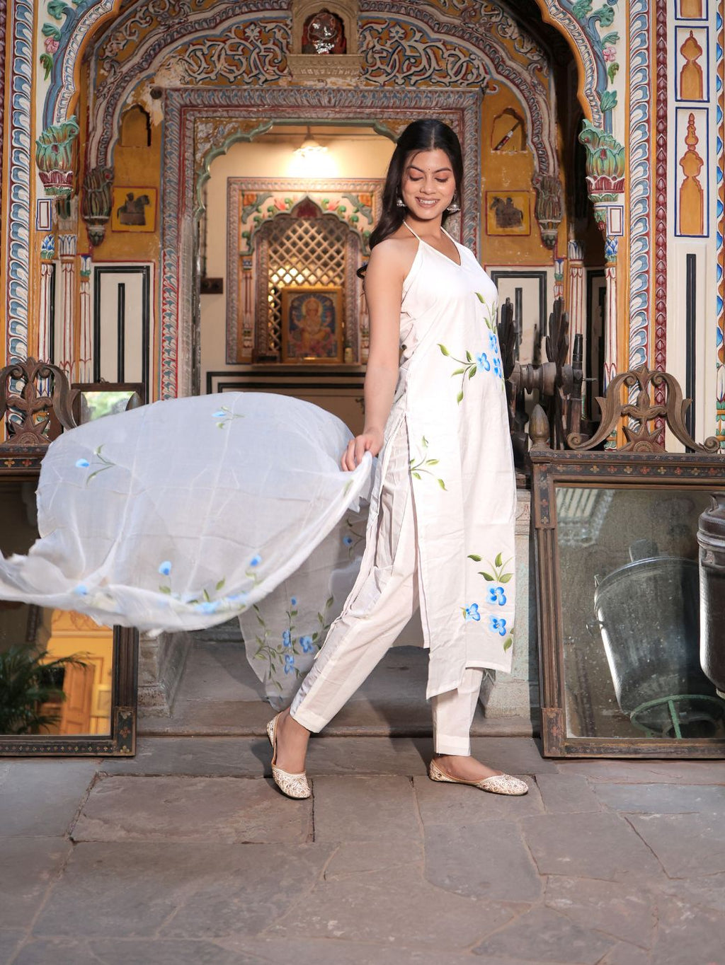 Mahira Phool Kurta Set – Elegant Floral Straight Set
