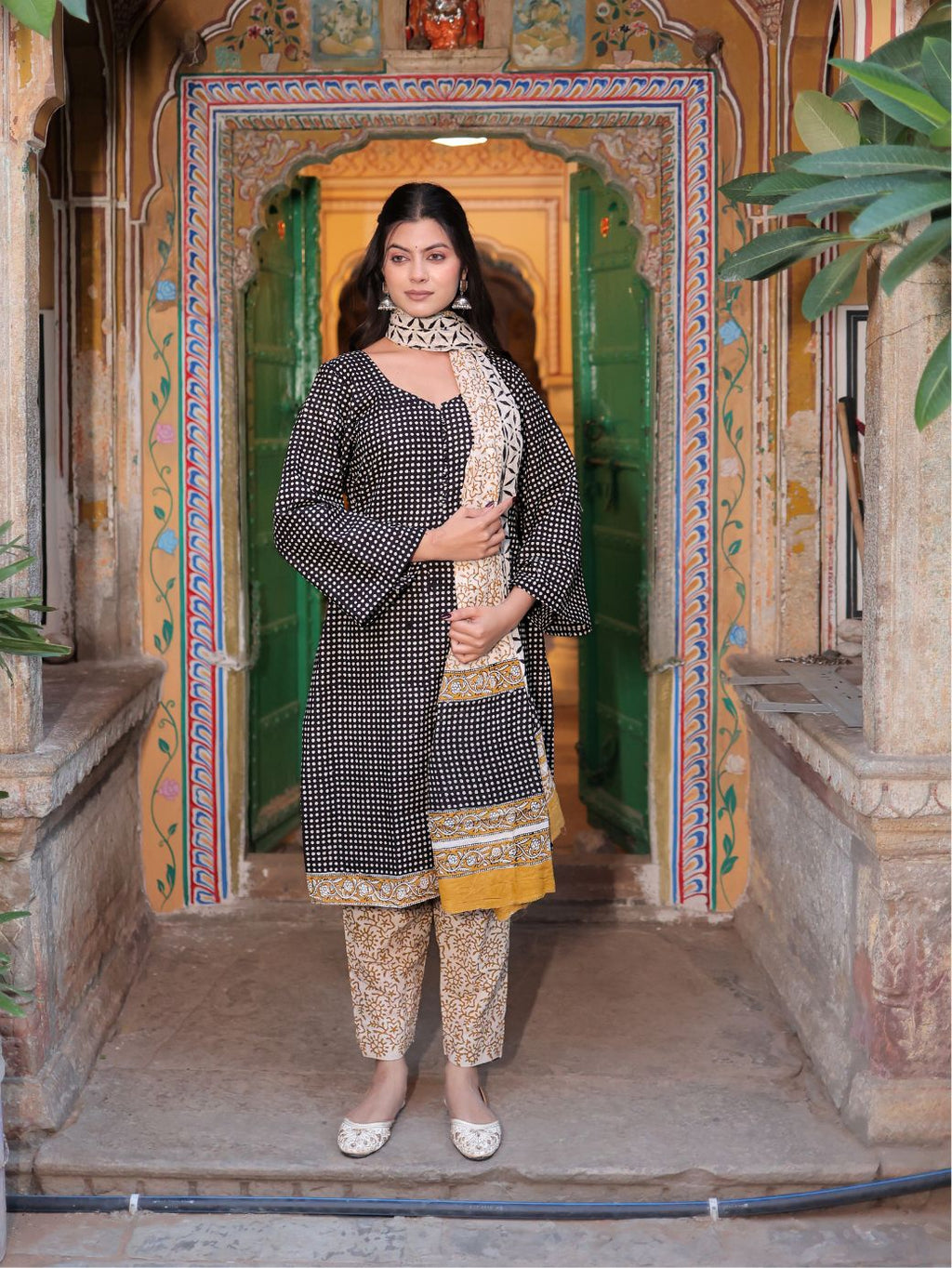 Jannat Straight Kurta Set – 3 Piece