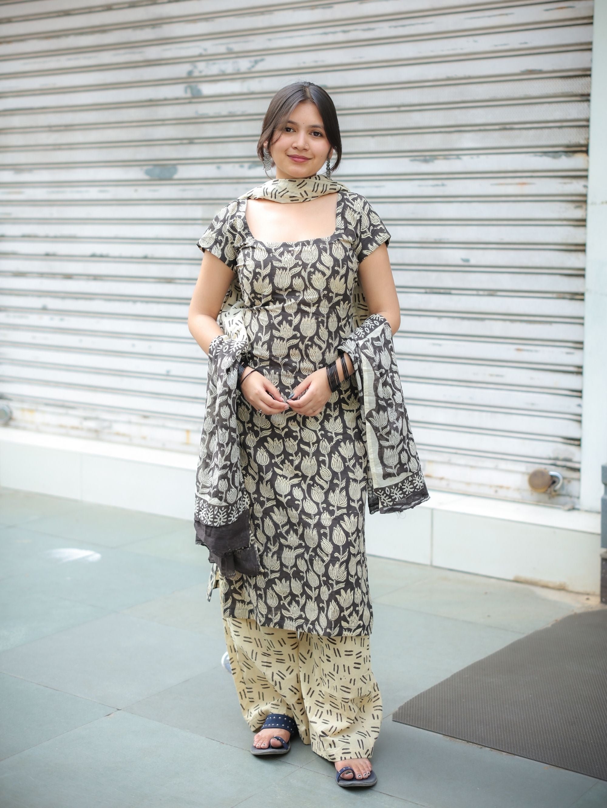 Shadow Bloom Black & White Straight Three Piece Set