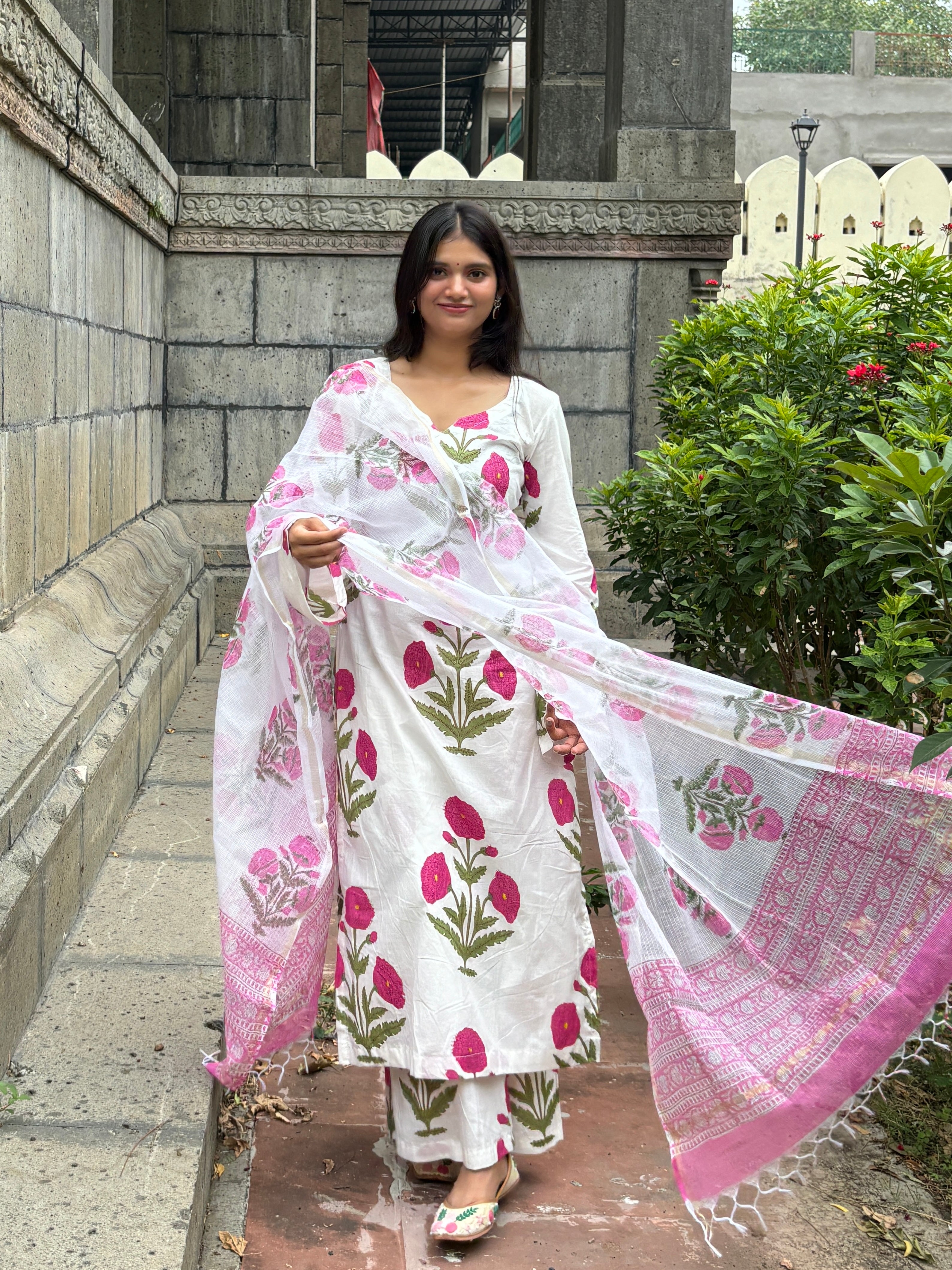 Pink buta straight set