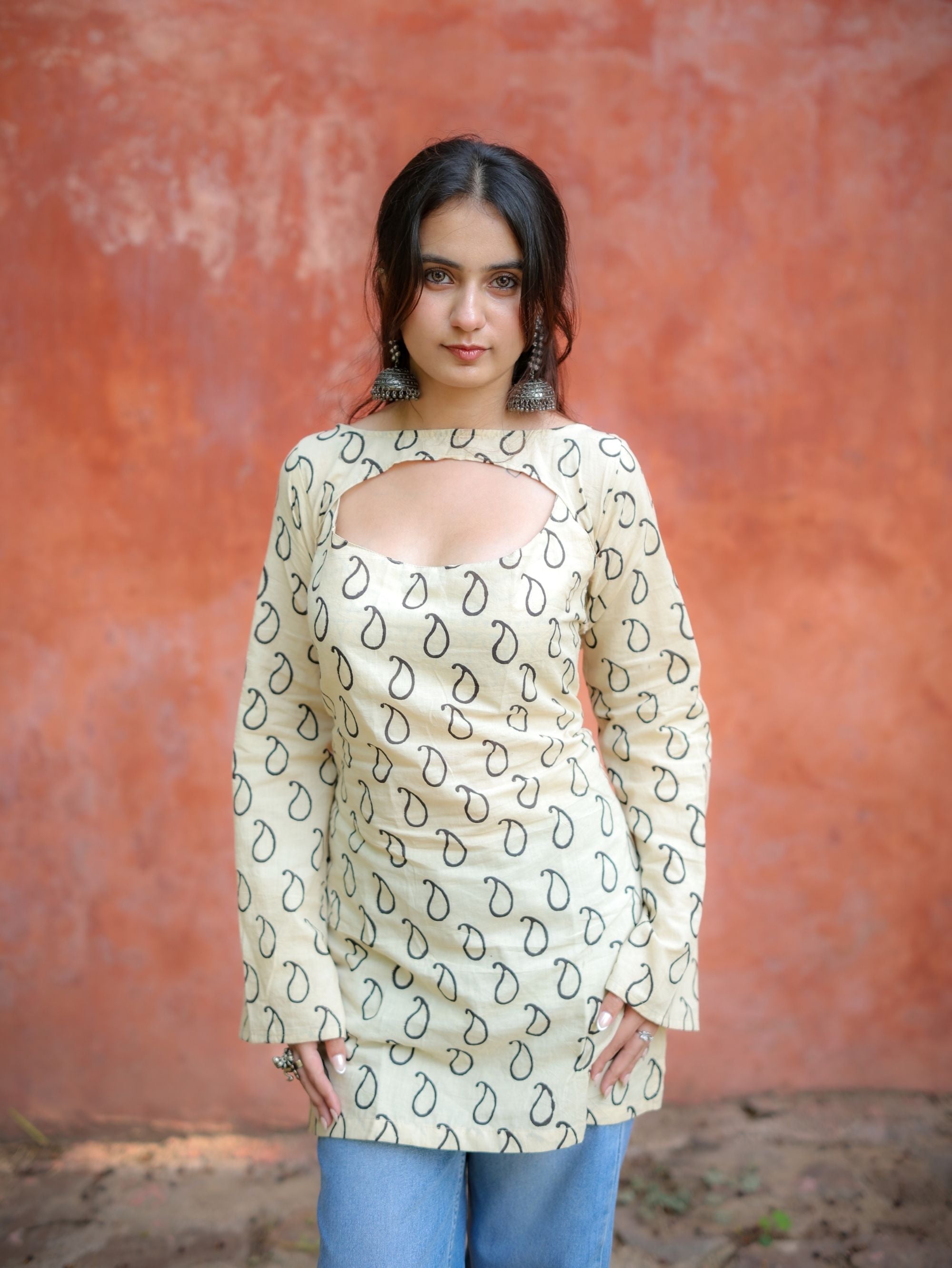 Magnolia Convertible Beige Short Kurti Set