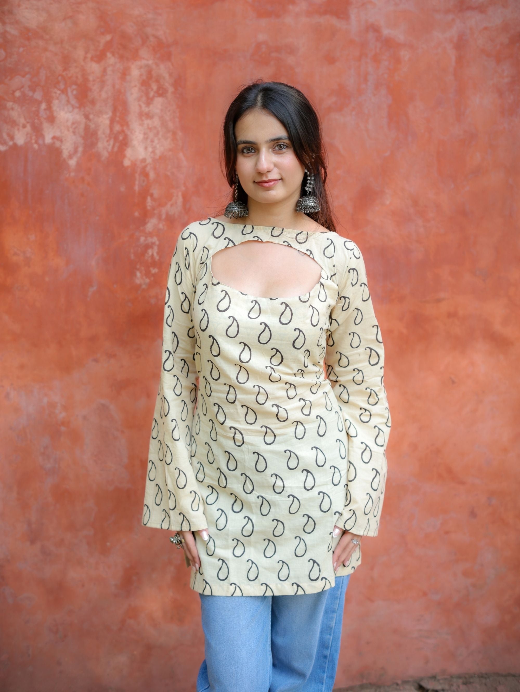 Magnolia Convertible Beige Short Kurti Set