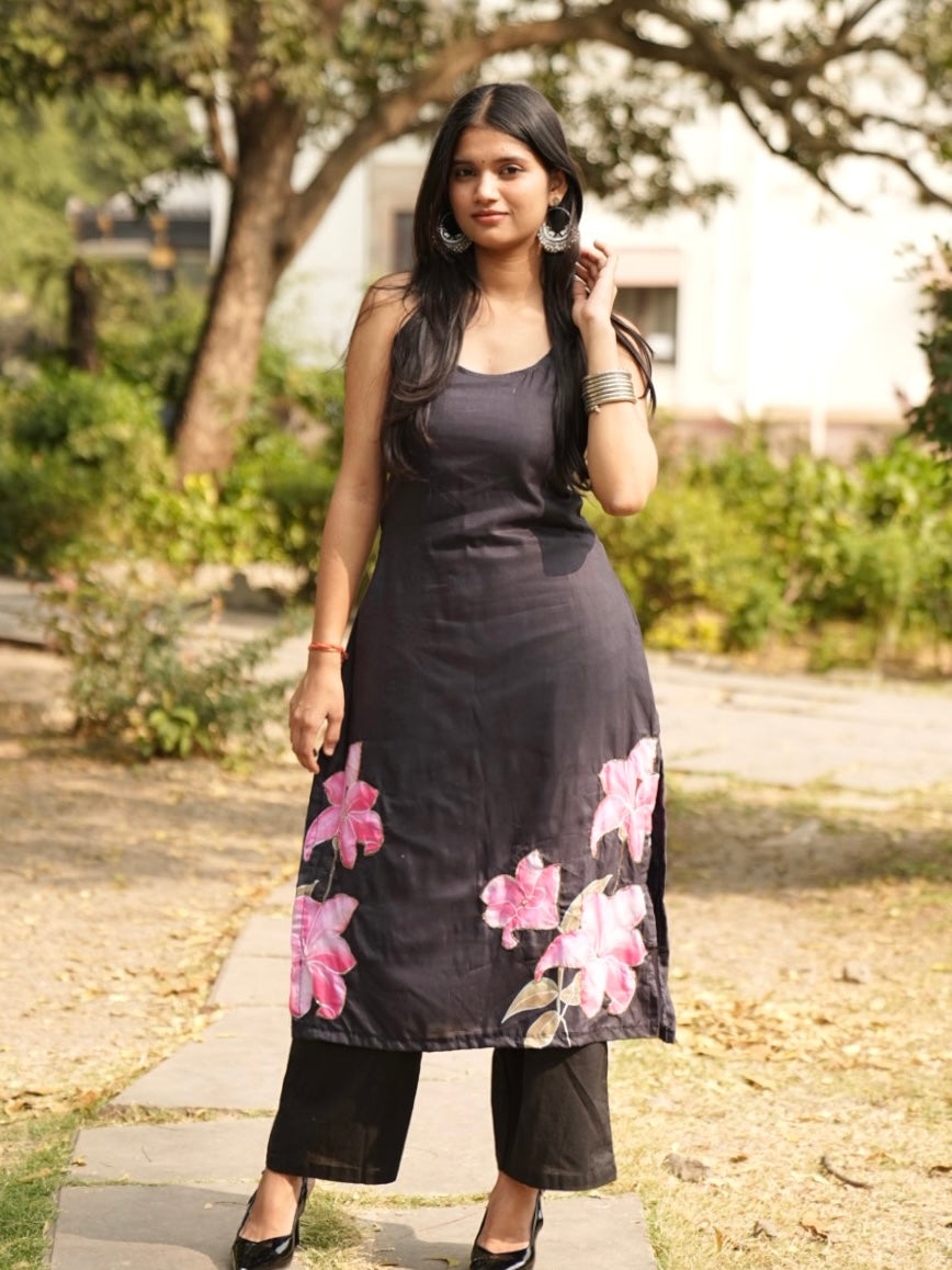 Raatrani Black Floral Handcrafted Sleeveless Kameez